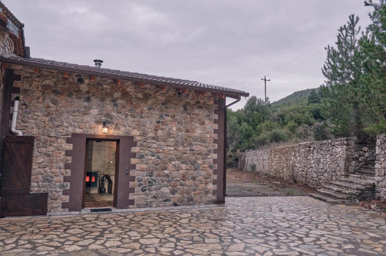 Oneiropagidasuites Kalavryta Exterior photo